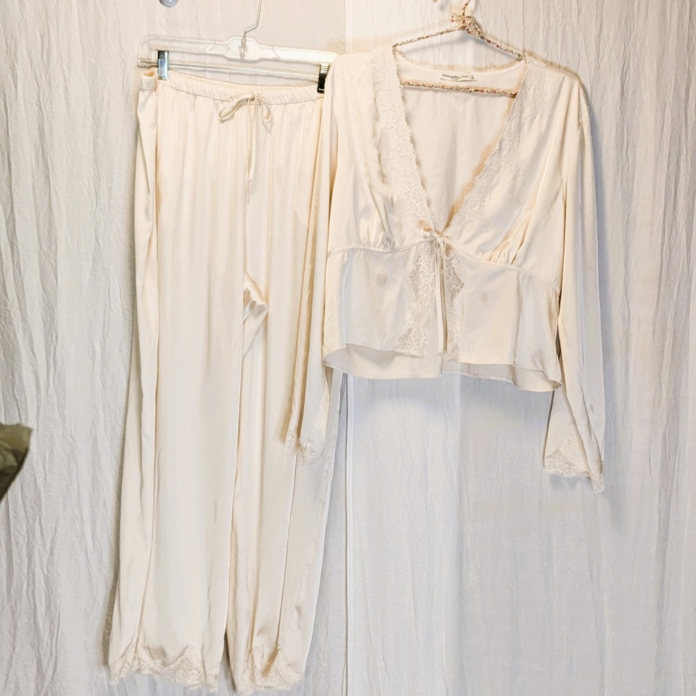 Ambercrombie & Fitch Satin Jacket and Drawstring Pant Pajamas Set L/XL Lacy